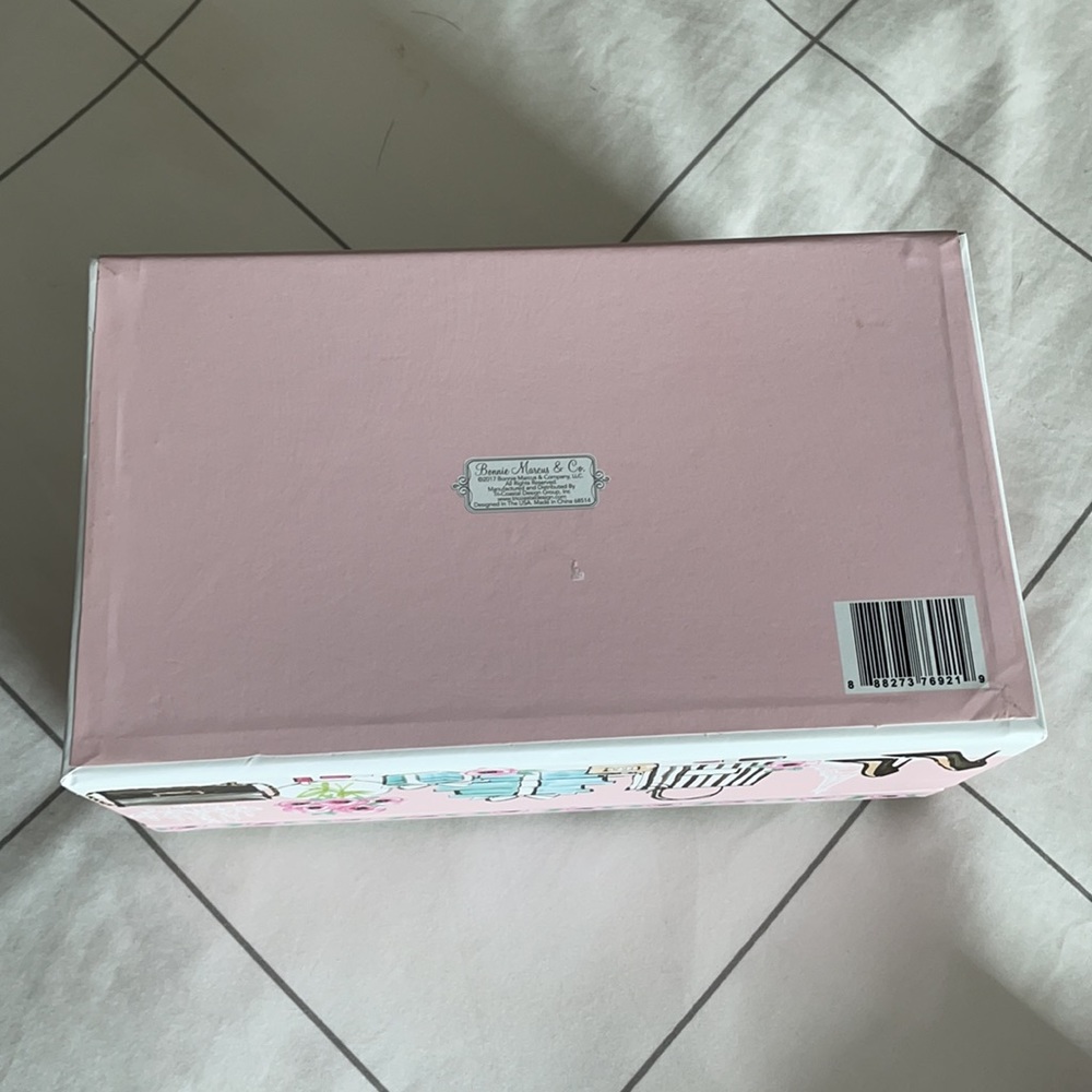 NWOT, Paris Jewelry Box - Picture 5 of 5